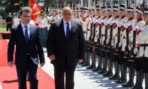 Заев посрещна Борисов пред сградата на правителството (На живо) (ОБНОВЕНА)