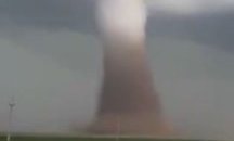 Червен код за опасност от торнадо обявиха в Югоизточна Румъния