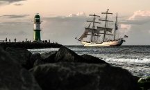 Кораб е похитен от пирати близо до Камерун
