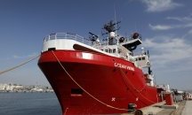 Италия не допуска в свои води кораб, спасил 80 мигранти от лодка край Либия