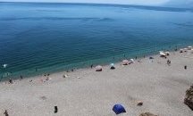 Жегите гонят туристите от плажовете на Анталия