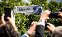 Кръстиха улица на бившия канцлер на Германия Хелмут Кол