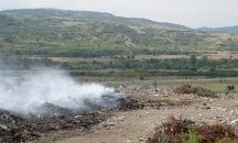 Сметището край Бобошево все още тлее