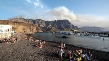 Бушуващ пожар на испанския ваканционен остров Гран Канария принуди властите да евакуират около 5000 души.