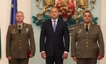 Президентът Радев удостои двама военнослужещи с висше офицерско звание