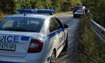Лек автомобил се обърна по таван край Кочериново