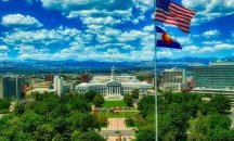 Силен вятър отвя десетки надуваеми легла в САЩ