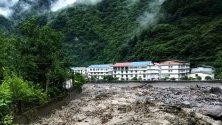 Проливните дъждове нанесоха мащабни разрушения в провинция Съчуан в Китай. 9 души са загинали, а 35 са изчезнали при множеството свлачища в автономните префектури Аба и Цян.