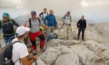 Румен Радев и планински водачи доставиха аптечка и помощни средства до заслона "Кончето"