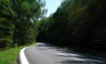 Осемгодишно хлапе летя по магистралата със 180 км/ч.