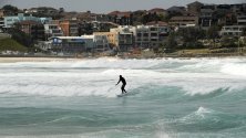 Сърфист на Бонди Бийч, Сидни, Австралия.