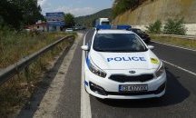 33-годишен мъж загина, след като колата му падна в дере