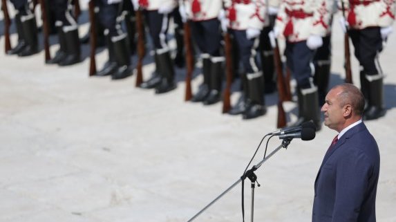 Румен Радев: Скандалите са в правителството, те са много и унищожителни