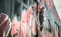 Екипи на Столичния инспекторат са почистили 18 места с графити в центъра на София