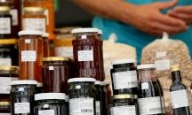 Плодолед и смокиново кафе - атракцията на фермерския пазар в София