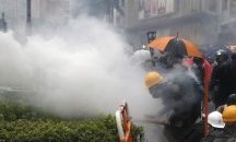 Полицията използва водно оръдие срещу демонстранти в Хонконг