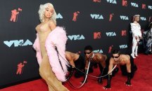 Най-скандално облечените звезди на червения килим на видеонаградите на MTV
