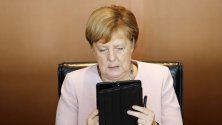 Германският канцлер Ангела Меркел по време на среща на кабинета в Берлин.