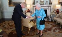 Британската кралица одобри спирането на работата на парламента, поискано от Борис Джонсън