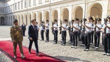 Подалият оставка Джузепе Конте получи нов мандат за съставяне на правителство. Конте пистига в двореца Куиринале за среща с президента.