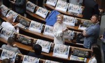 Украйна избра младия юрист Олексий Хончарук за нов премиер