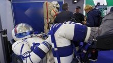 Прототип на новия космически костюм SOKOL-M, разработен от НПП &quot;Звезда&quot;, изложен на авиосалона МАКС 2019 в Москва.