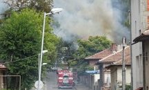 Горя необитаема къща в Благоевград, няма пострадали
