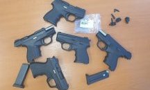 Задържаха пет контрабантни пистолета, захванати за колана на мъж на ''Капитан Андреево''