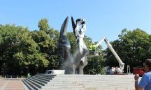 Измиха паметника на Съединението в Пловдив с шампоан