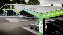 Супермаркет Lidl Zero - първият енергийно ефективен супермаркет в Холандия. Сметките за ток на магазина са нулеви благодарение на слънчевите панели върху покрива и върху автомобилите на паркинга, както и приспособления за съхраняване на топлината и студа.