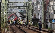 Около 30 ранени след сблъсък на влак и камион в Йокохама