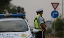 Верижна катастрофа с три коли и автобус затвори пътя София - Варна
