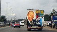 Графити с образа на руския президент Владимир Путин върху камион в Абиджан, Кот Д`Ивоар.