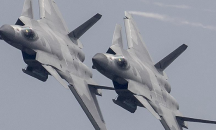 Китай показа за първи път изтребителите си Стелт J-20