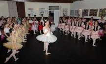 Община Елена удостои с награда  примабалерината Диляна Никифорова