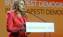 Николова: Демографската ни политика е насочена към цялото население на страната