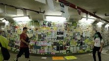 Стена с послания в подкрепа на протестите в Хонконг, които след три месеца доведоха до изтеглянето на предлагания закон за екстрадицията, който позволяваше прехвърляне на криминално проявени в Китай.