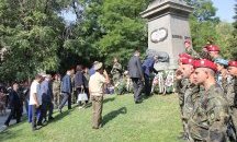 Плевен отбеляза празника с военни почести пред паметника на Четвърти пехотен полк