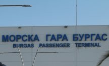 Силен вятър затвори пристанището в Бургас