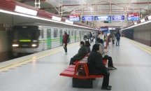 Човек падна на релсите в метрото, движението е спряно (ОБНОВЕНА)