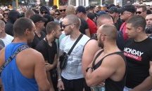 Историята се повтаря като фарс