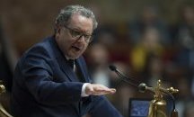 Обвиняват шефа на френския парламент в конфликт на интереси