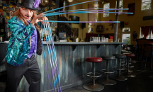 Американец със 121-сантиметрови нокти влезе в Рекордите на Гинес