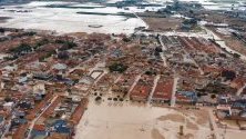 Наводнения в град Торе Пачеко след няколкодневни проливни дъждове в испанската област Мурсия. Правителството ще обяви региона за бедствена зона след смъртта на 6 души.