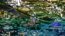 Интерактивен умален модел на Москва с Кремъл в средата, показан в Изложбения център на постиженията на националната икономика (ВДНХ) в Москва. Моделът е в размер 1:400 и покрива площ от 368 кв.м., като прецизно пресъздава над 20 000 сгради и структури.