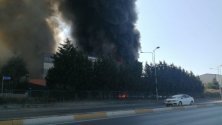 Голям пожар избухна в химически завод в Истанбул (ОБНОВЕНА)