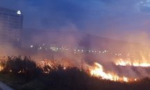 Голям пожар пламна до летище София (ОБНОВЕНА)