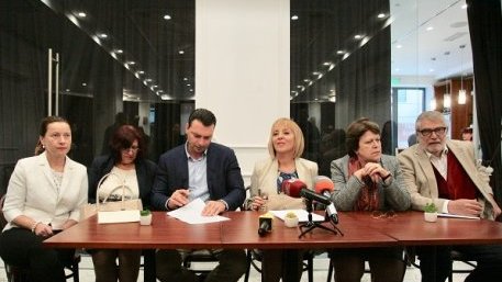 Манолова обединява леви и десни идеи, за да пребори модела на управление в София