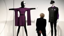 Облекла от-котюр на &quot;Пиер Карден&quot; на специална изложба, посветена на модната къща в музея Кунстпаласт в Дюселдорф.