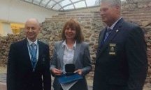 Фандъкова получи почетен знак от Академията на ФБР